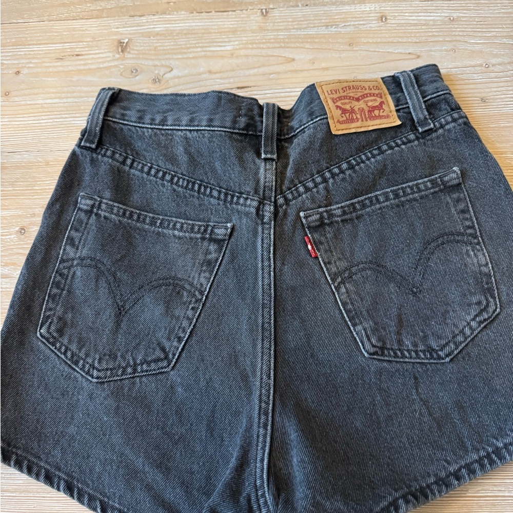 Levis High Waisted Mom Shorts - Black Denim - Picture 4 of 6